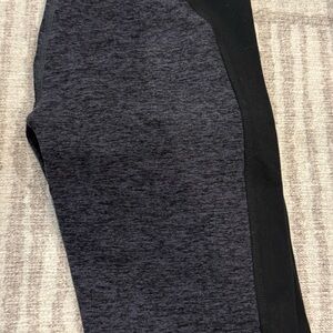 Beyond yoga
Black and Gray hint of purple Athletic Leggings